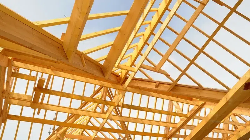 Charpente en bois d'une maison