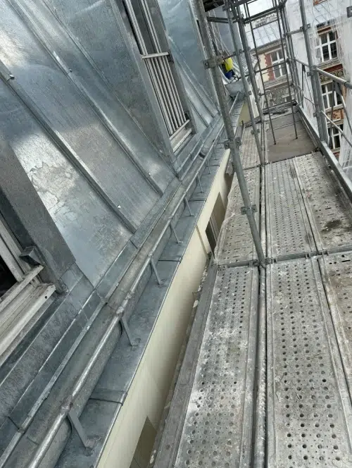 Échafaudage sur bâtiment en rénovation